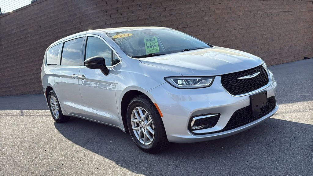 2024 Chrysler Pacifica Touring L in Silver Mist Clearcoat — front three-quarter view